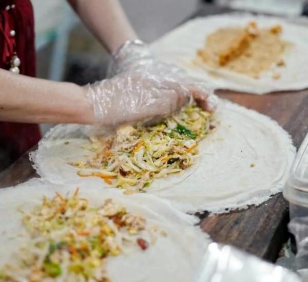 手工摊制薄饼